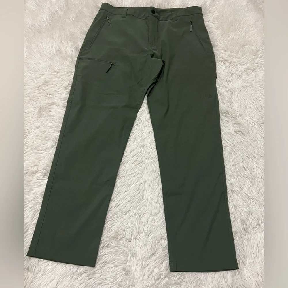 The North Face Men’s Convertible Pants - size 26